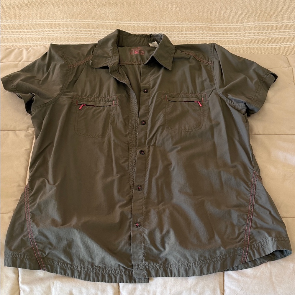 Eddie Bauer Olive Green Short-Sleeve Button Front Shirt with Pink Trim